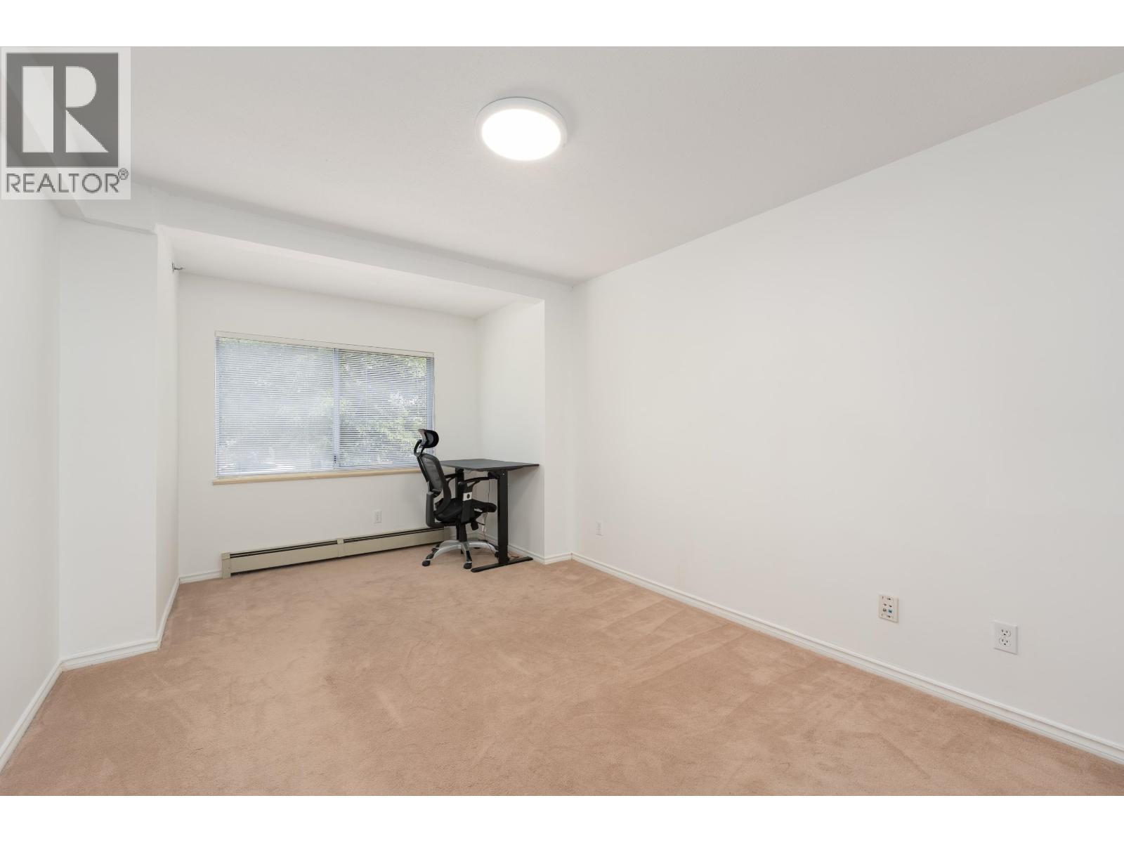 1038 E 51st Avenue Property Photo 5