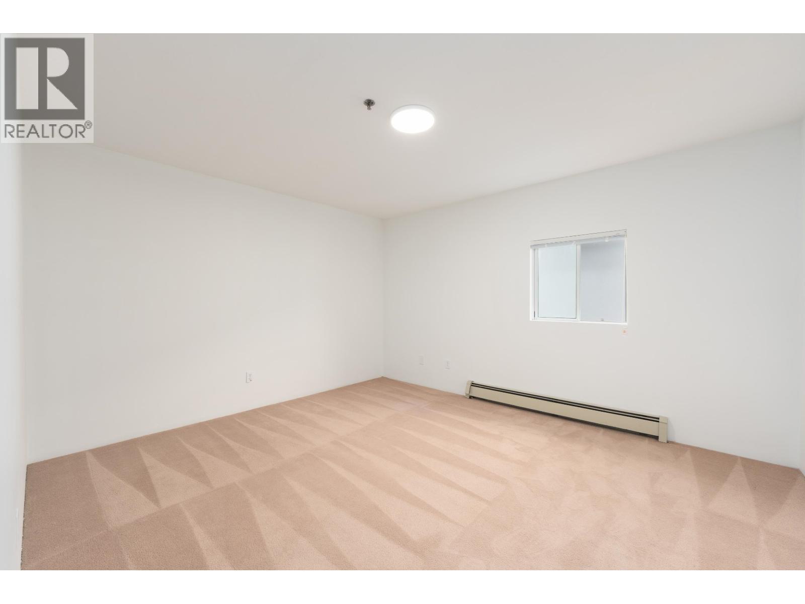 1038 E 51st Avenue Property Photo 14