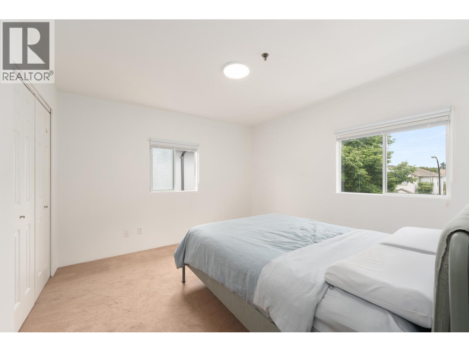 1038 E 51st Avenue Property Photo 15