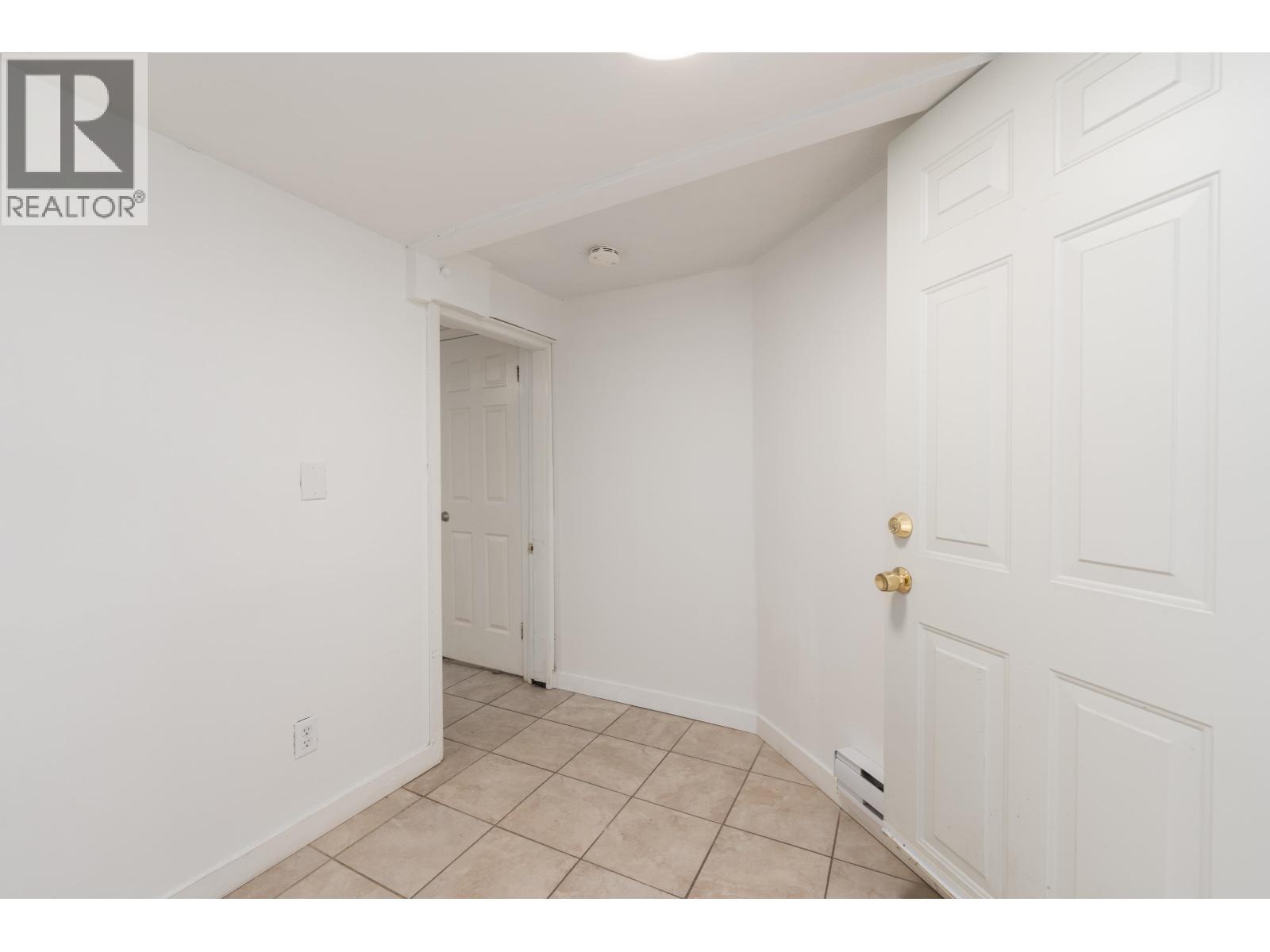 1038 E 51st Avenue Property Photo 23
