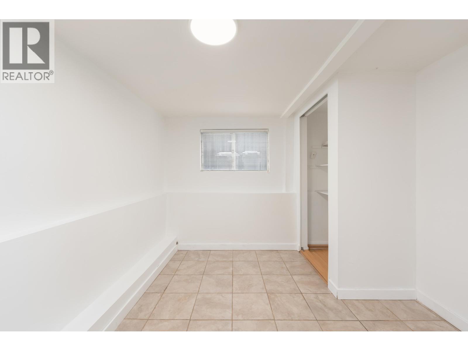1038 E 51st Avenue Property Photo 24
