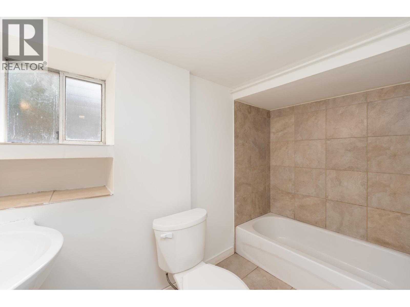 1038 E 51st Avenue Property Photo 28