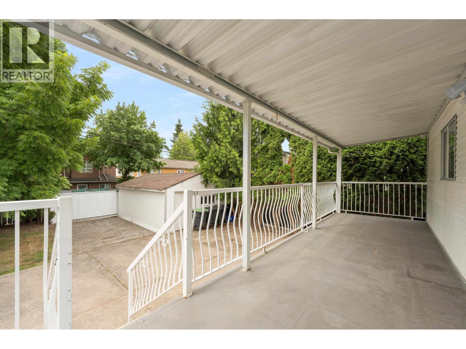 1038 E 51st Avenue Property Photo 31