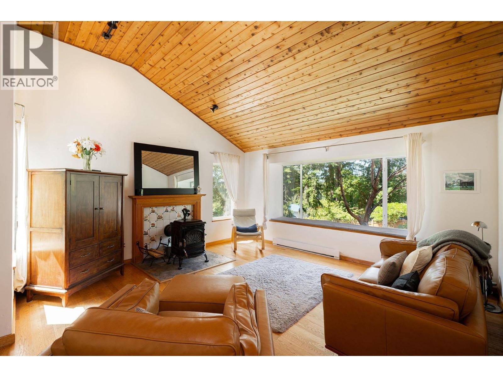 1529 Whitesails Drive Property Photo 1