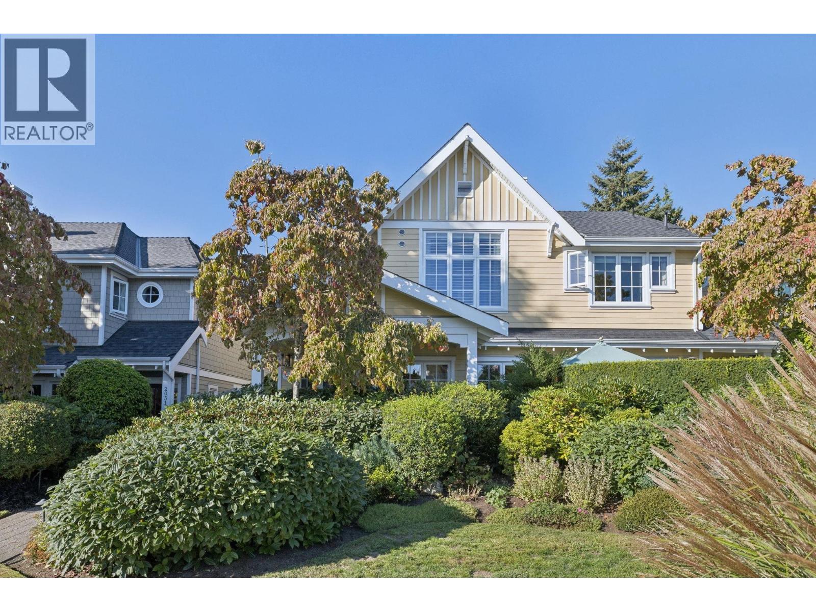 2015 ESQUIMALT AVENUE