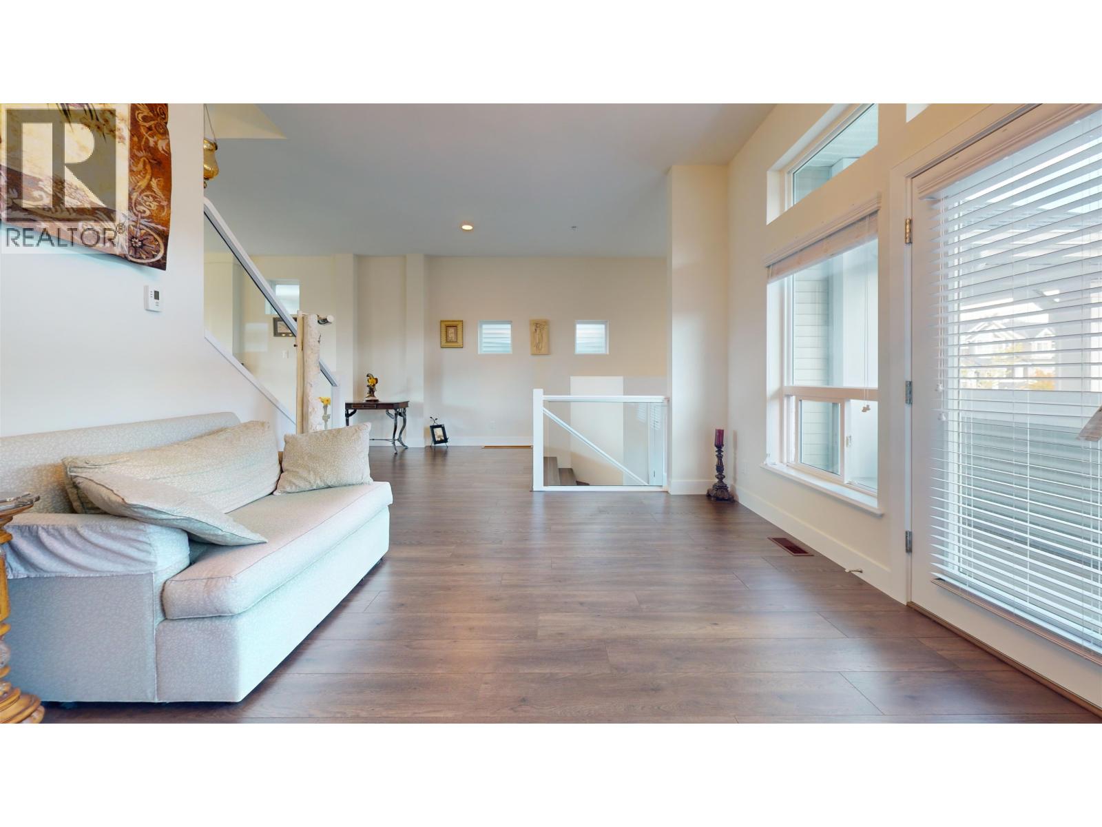 10329 238a Street Property Photo 4