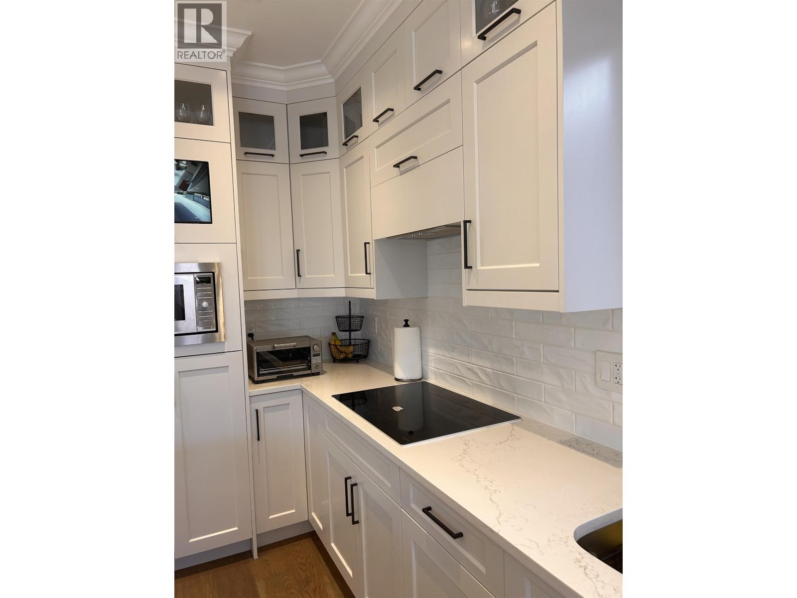 7595 Williams Road Property Photo 12