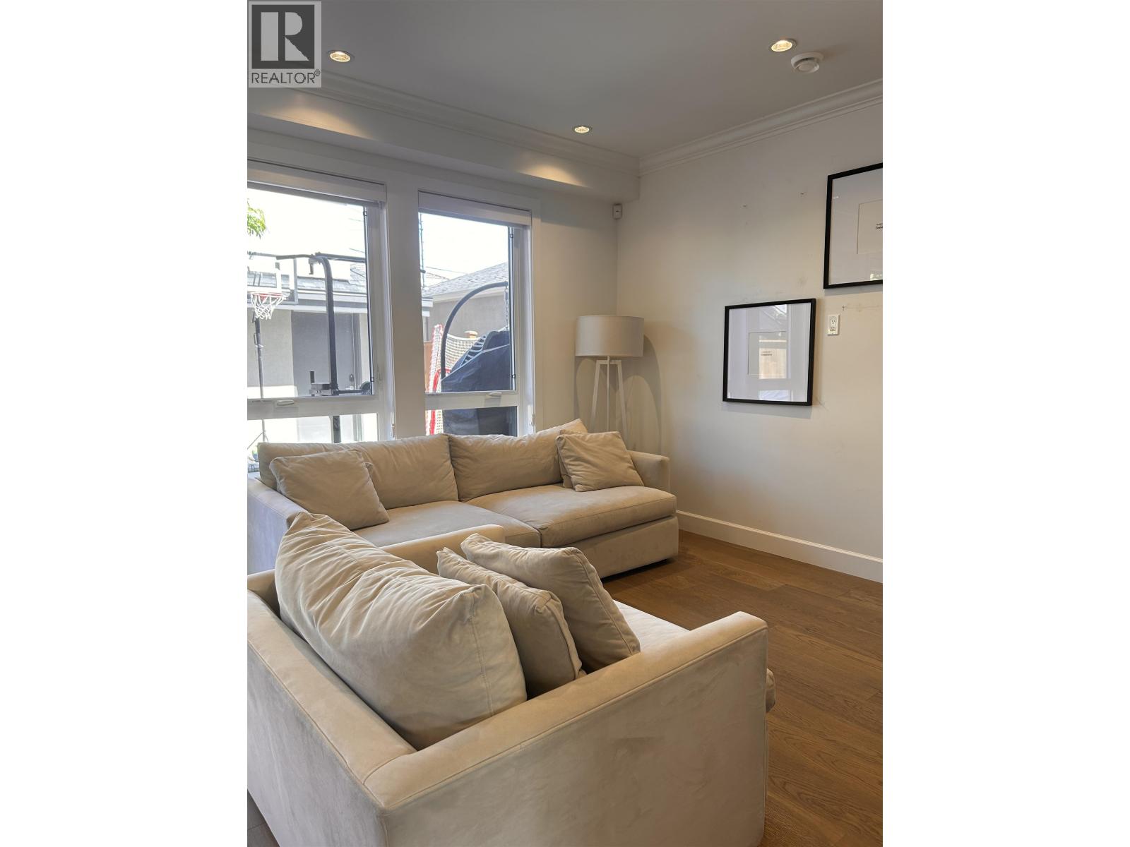 7595 Williams Road Property Photo 16