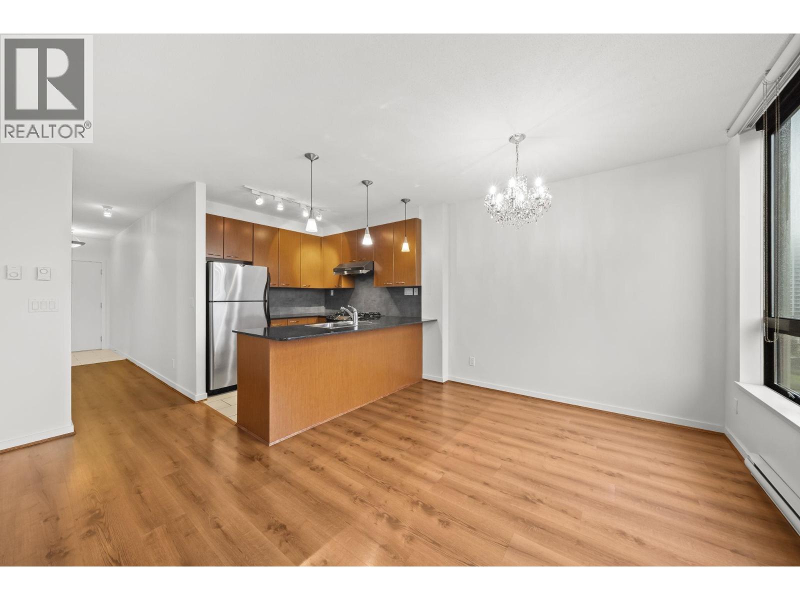 609 7138 Collier Street Property Photo 5