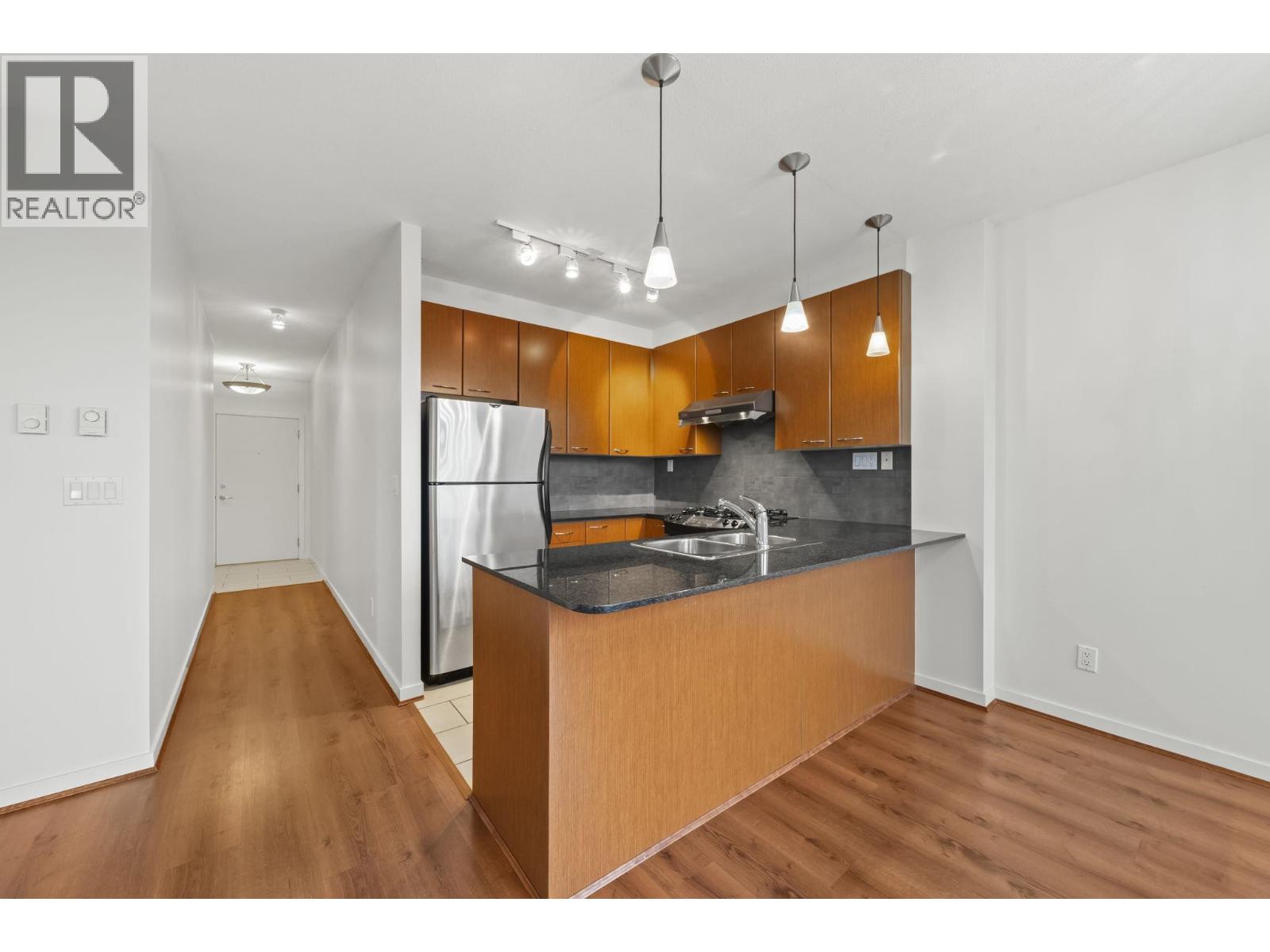 609 7138 Collier Street Property Photo 9