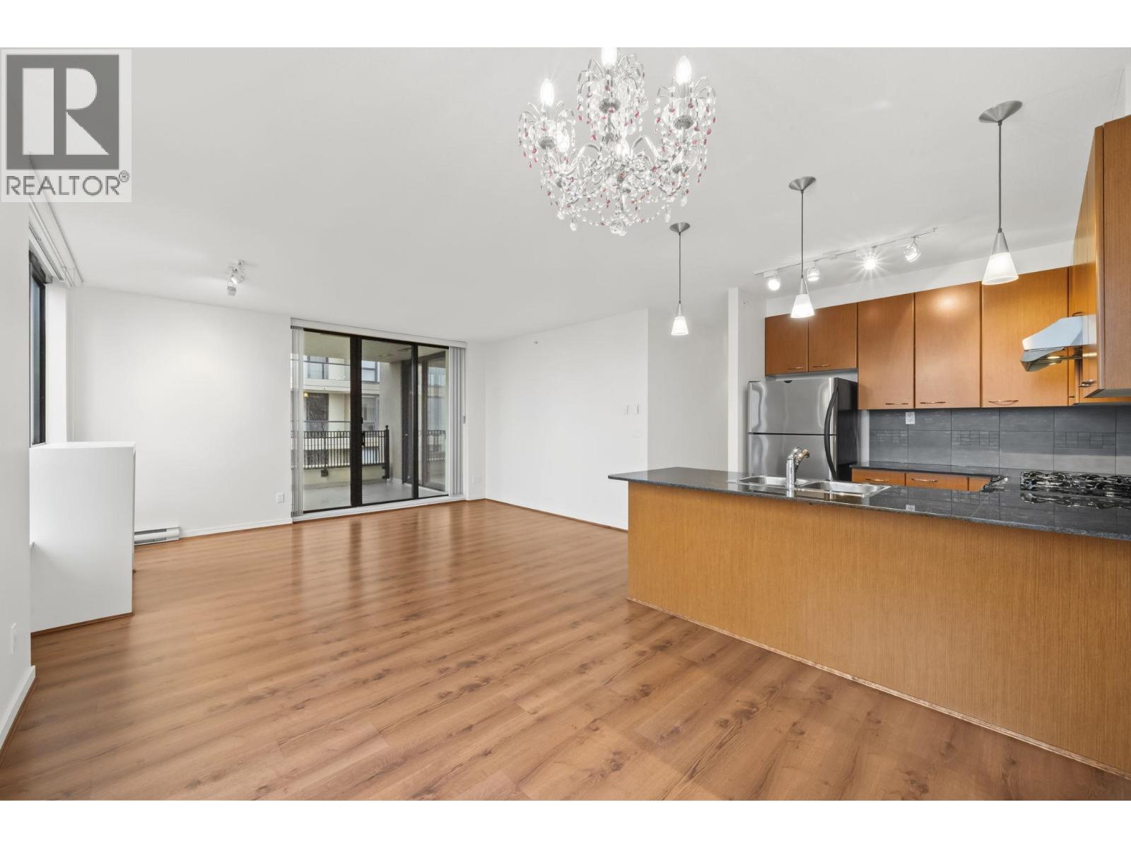 609 7138 Collier Street Property Photo 10