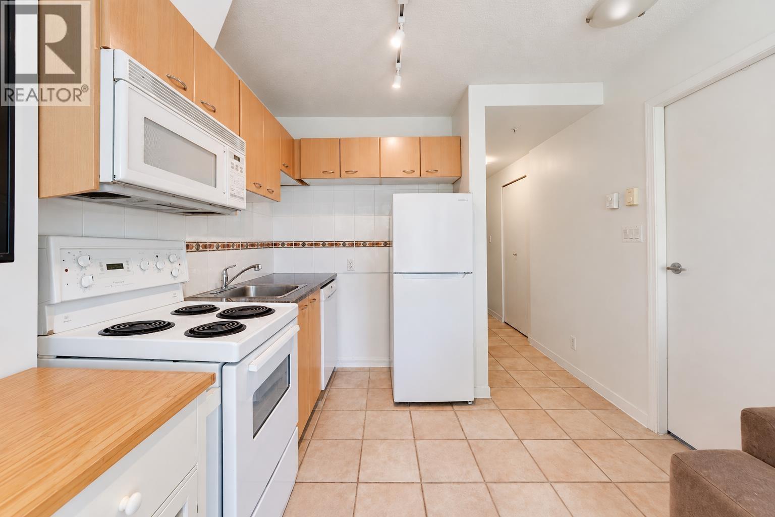 403 1367 Alberni Street Property Photo 2