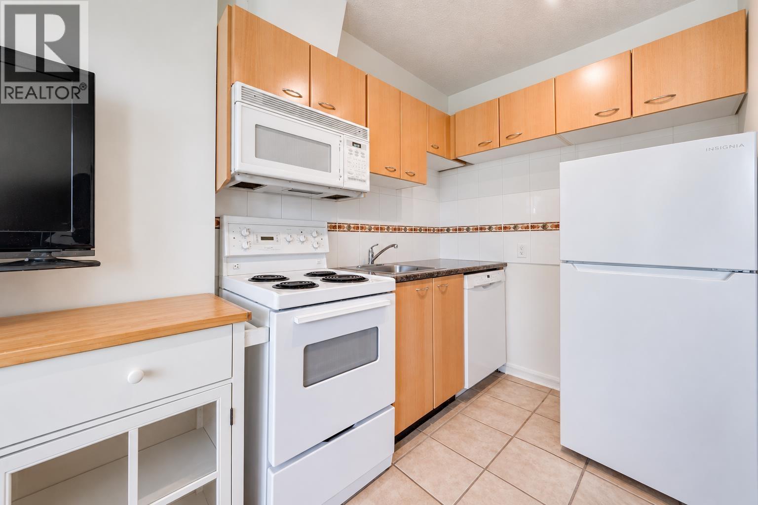 403 1367 Alberni Street Property Photo 3