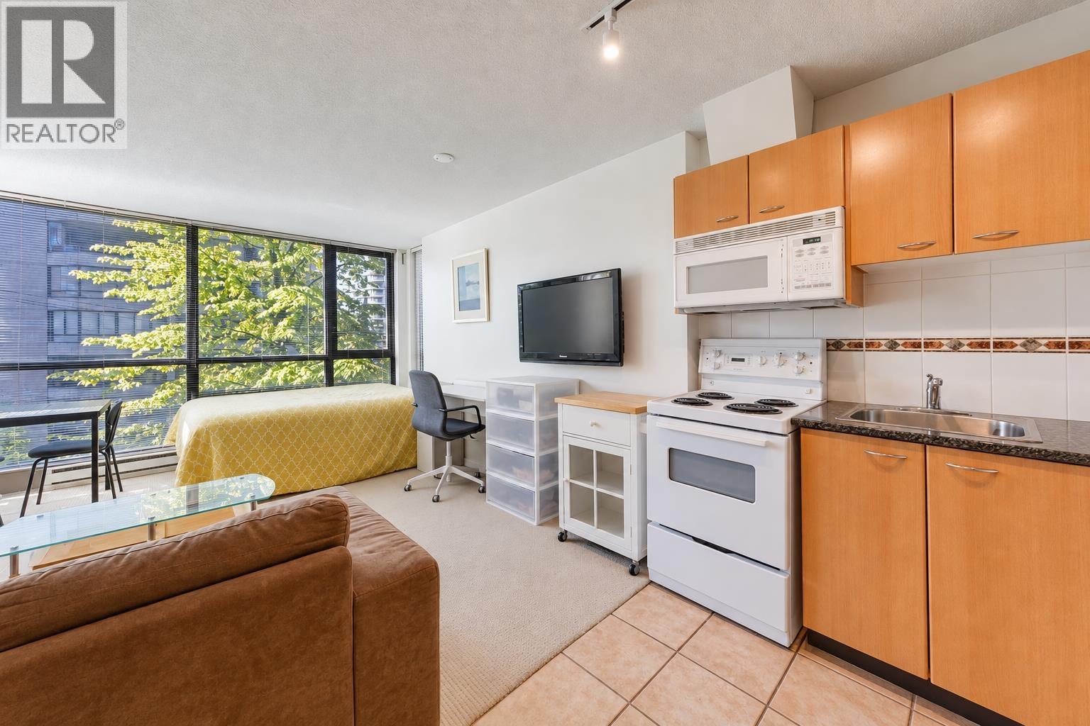403 1367 Alberni Street Property Photo 4