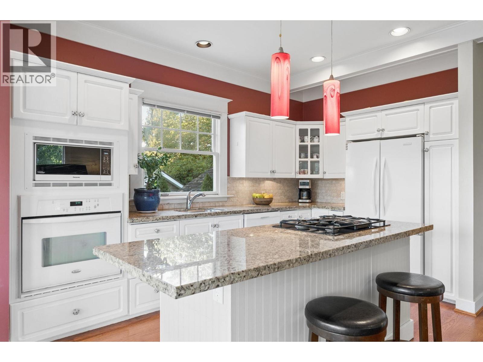 5331 34b Avenue Property Photo 13