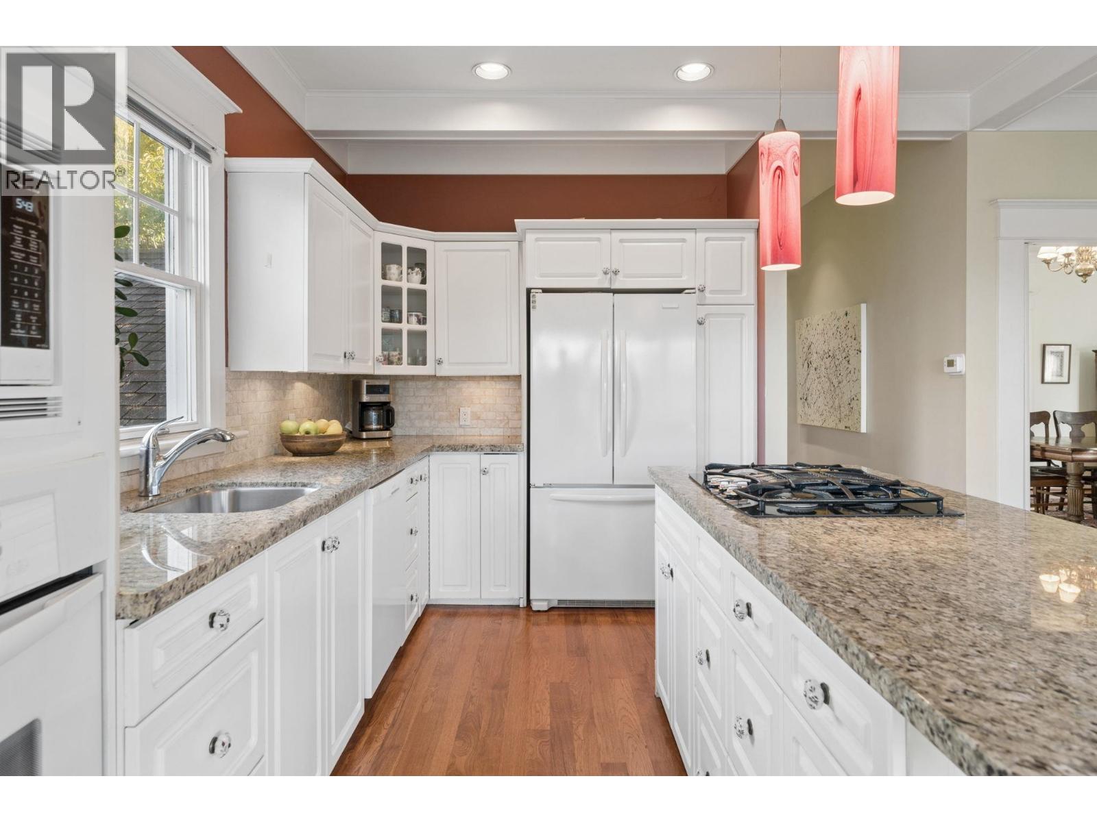 5331 34b Avenue Property Photo 15