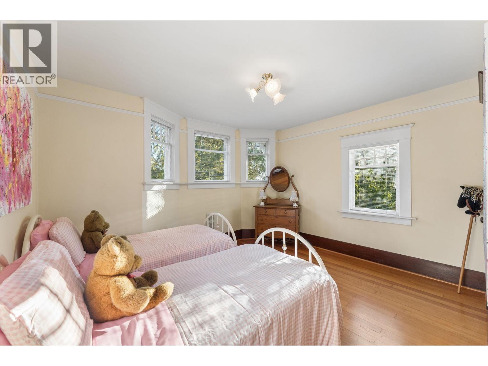 5331 34b Avenue Property Photo 18