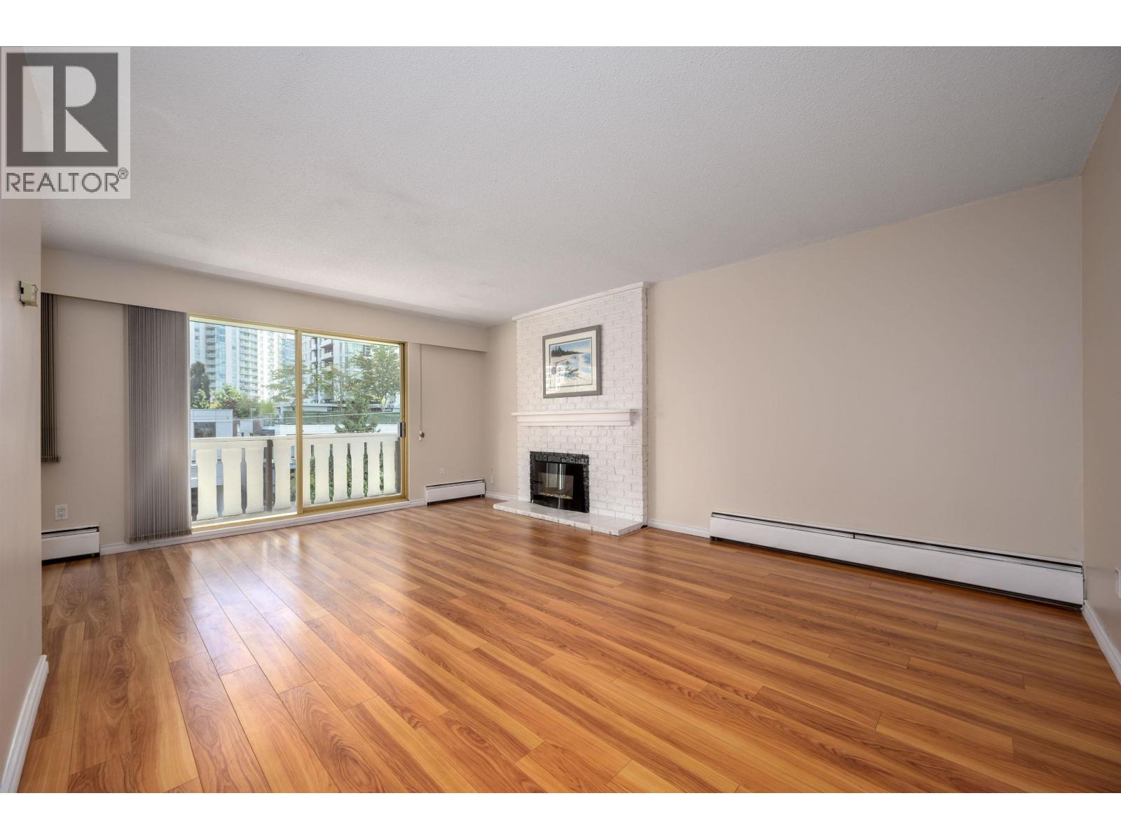 302 1345 Chesterfield Avenue Property Photo 2
