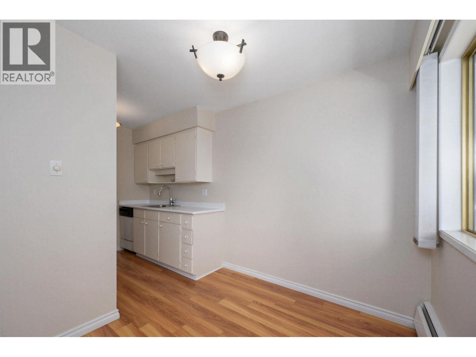 302 1345 Chesterfield Avenue Property Photo 14