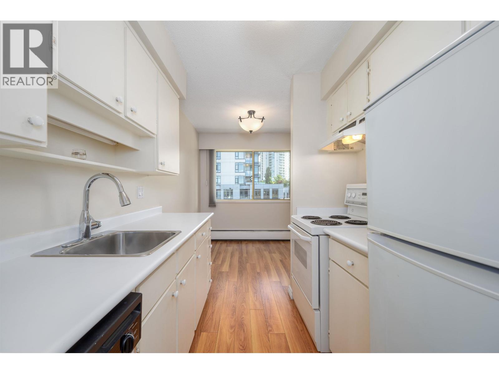 302 1345 Chesterfield Avenue Property Photo 16