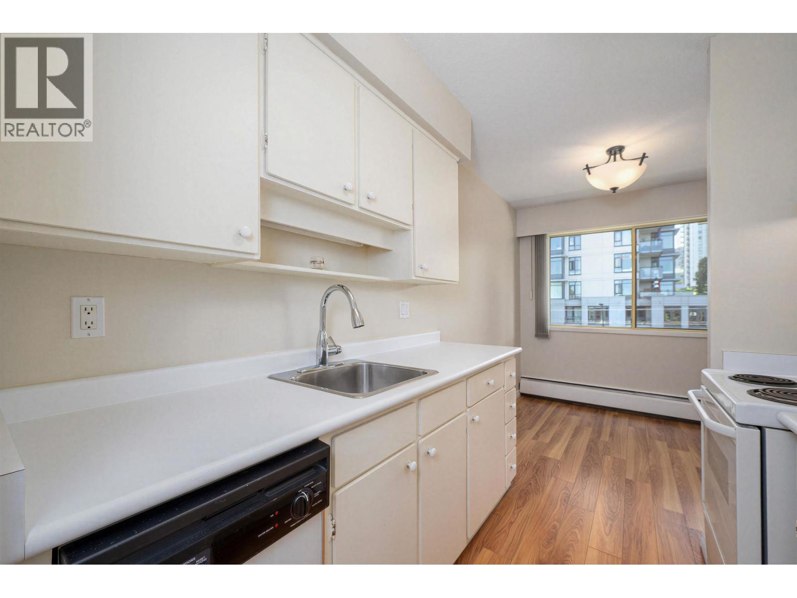 302 1345 Chesterfield Avenue Property Photo 17