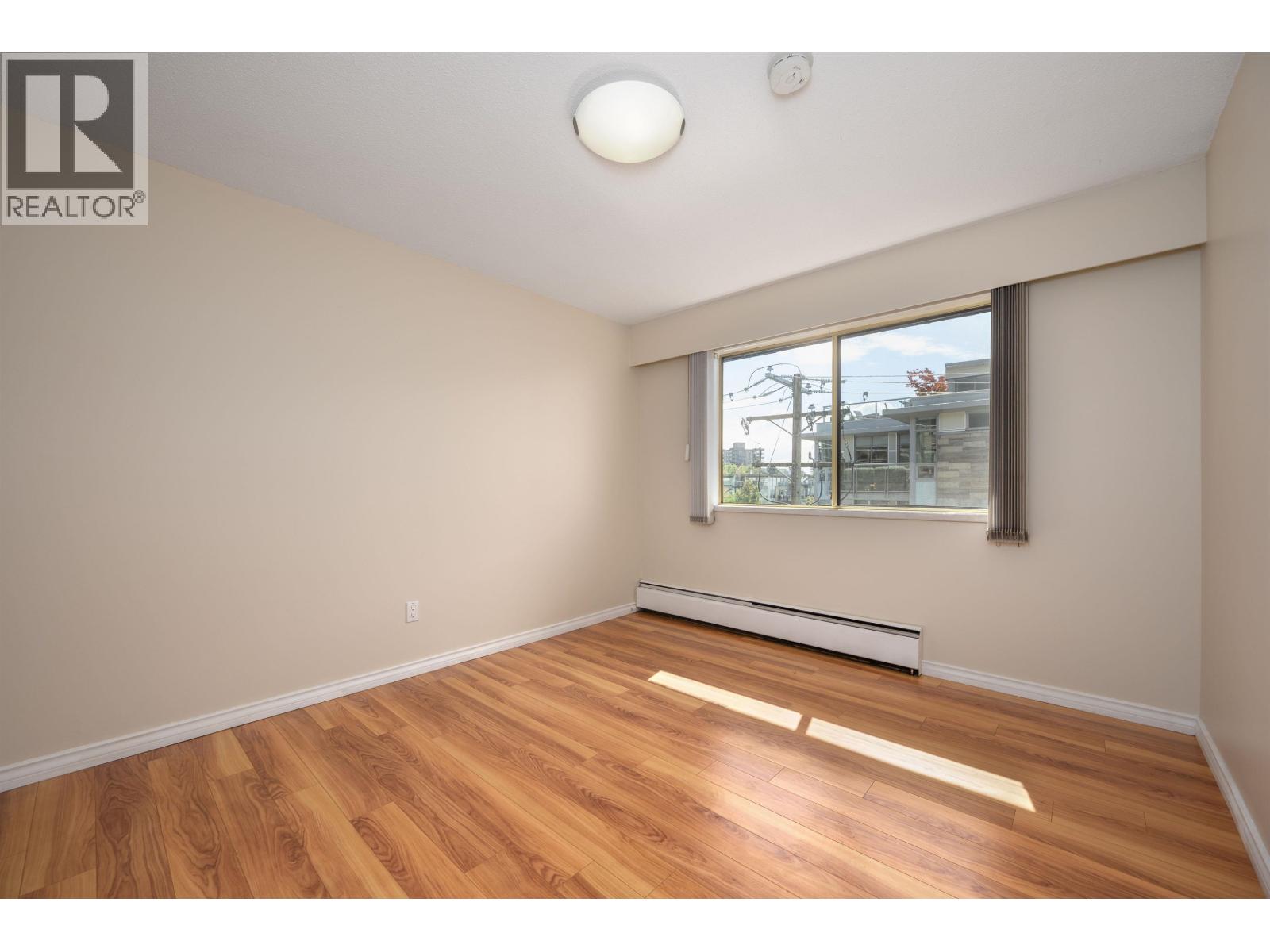 302 1345 Chesterfield Avenue Property Photo 19