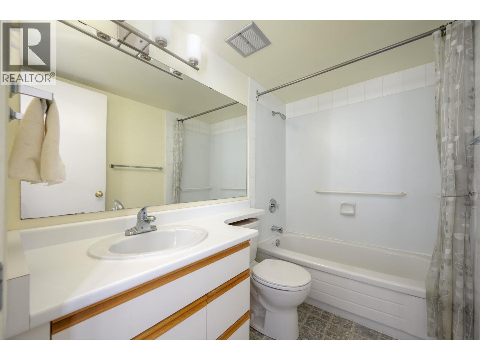 302 1345 Chesterfield Avenue Property Photo 23