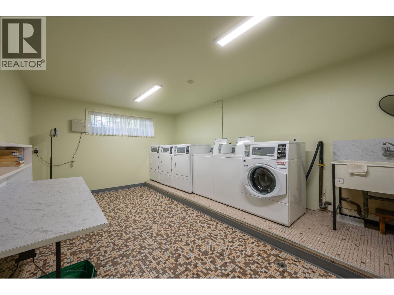 302 1345 Chesterfield Avenue Property Photo 25