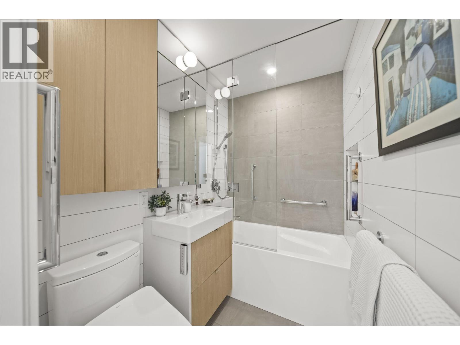 817 1445 Marpole Avenue Property Photo 27