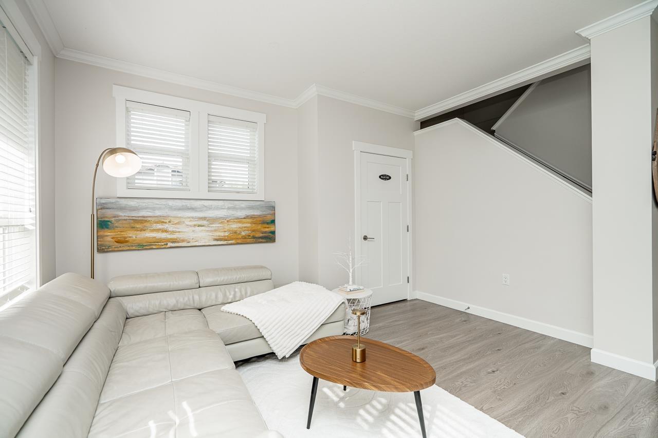 28 7157 210 Street Property Photo 14