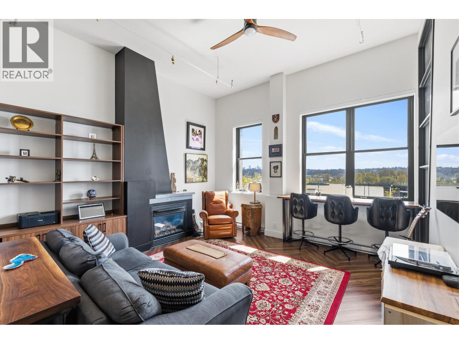 414 549 Columbia Street Property Photo 5
