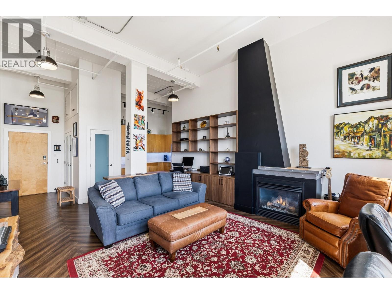 414 549 Columbia Street Property Photo 8