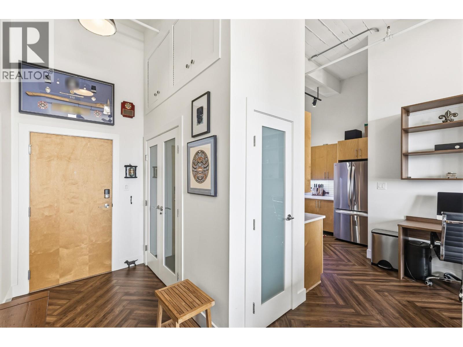 414 549 Columbia Street Property Photo 10