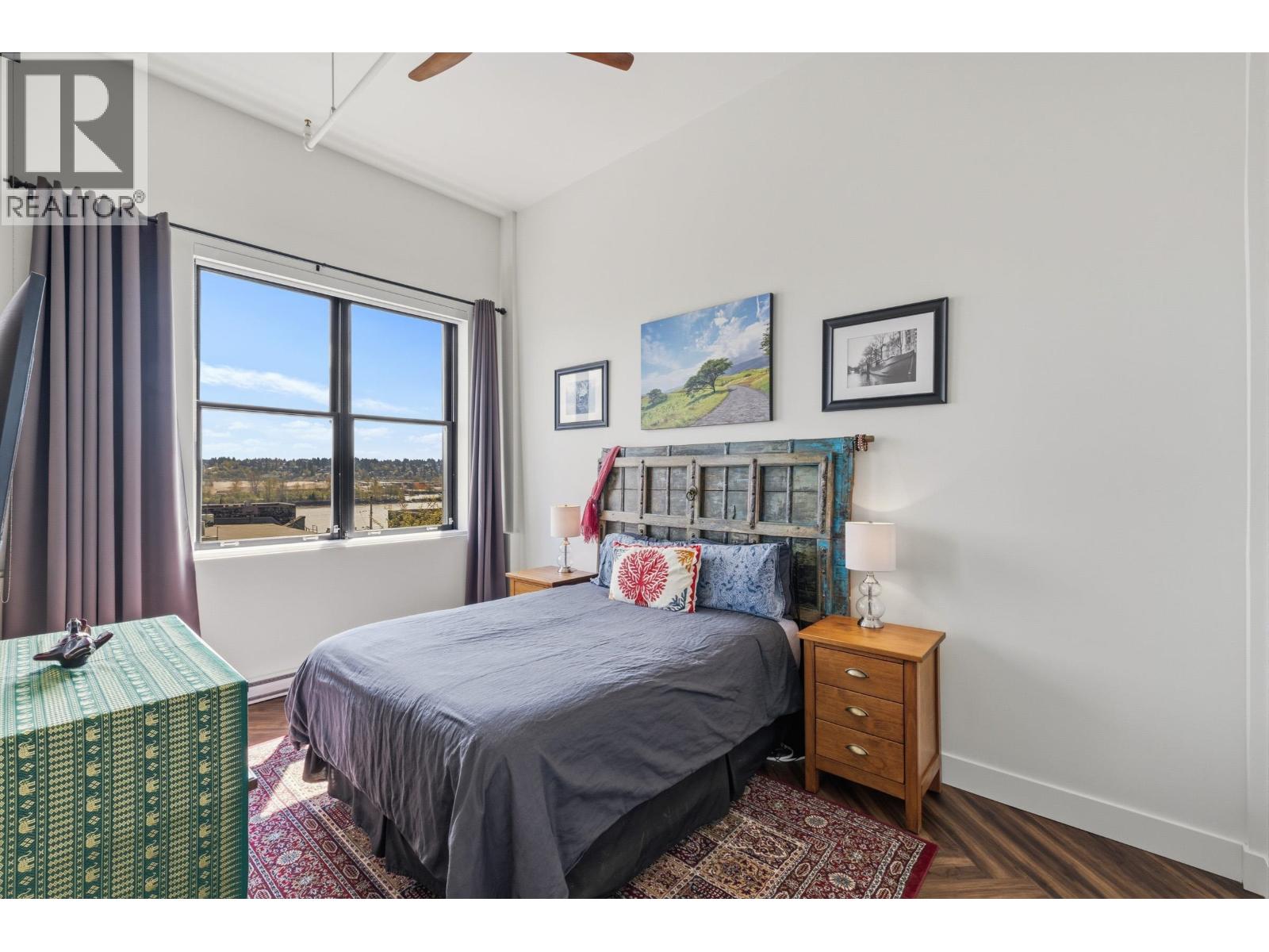 414 549 Columbia Street Property Photo 14