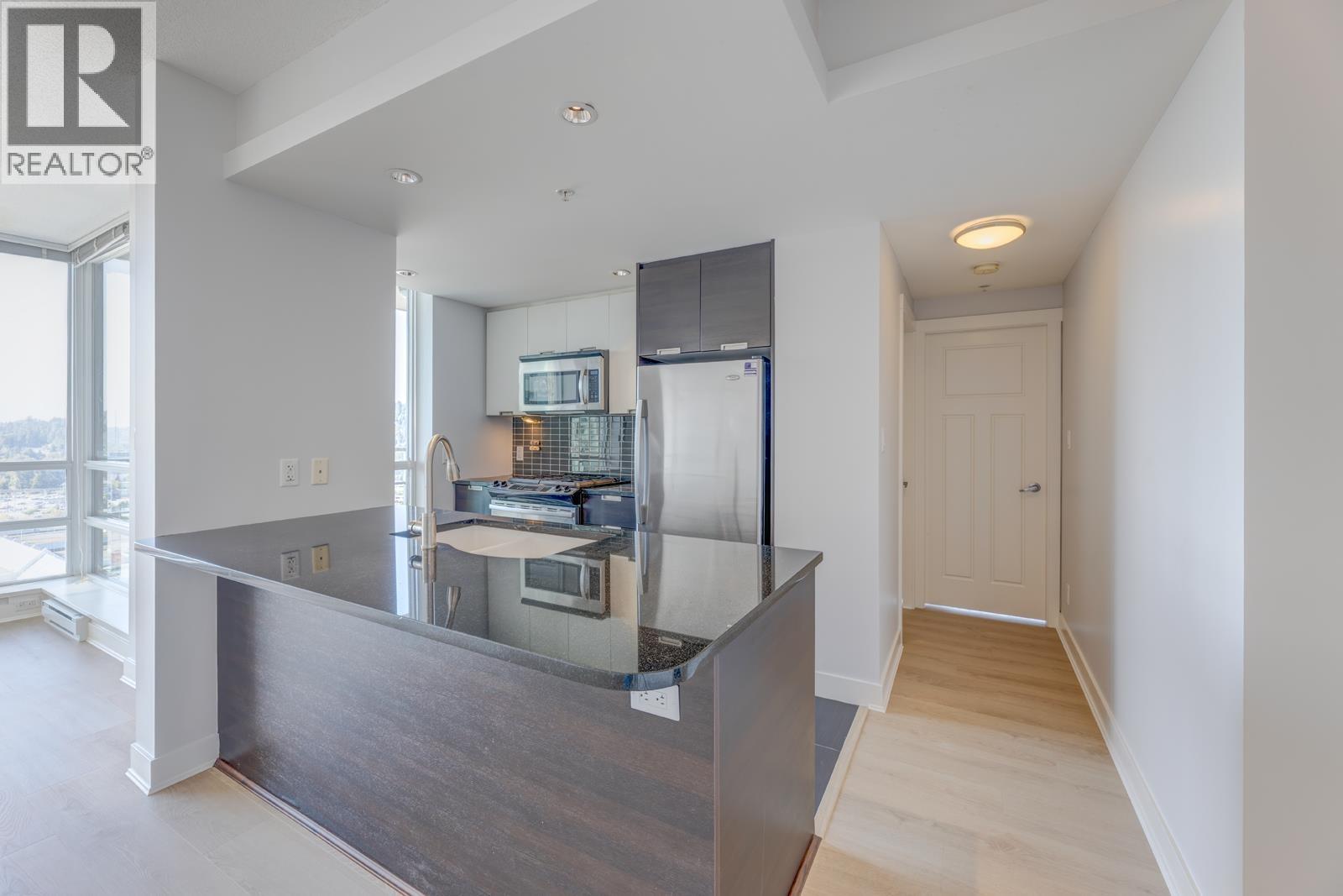 2501 2968 Glen Drive Property Photo 6