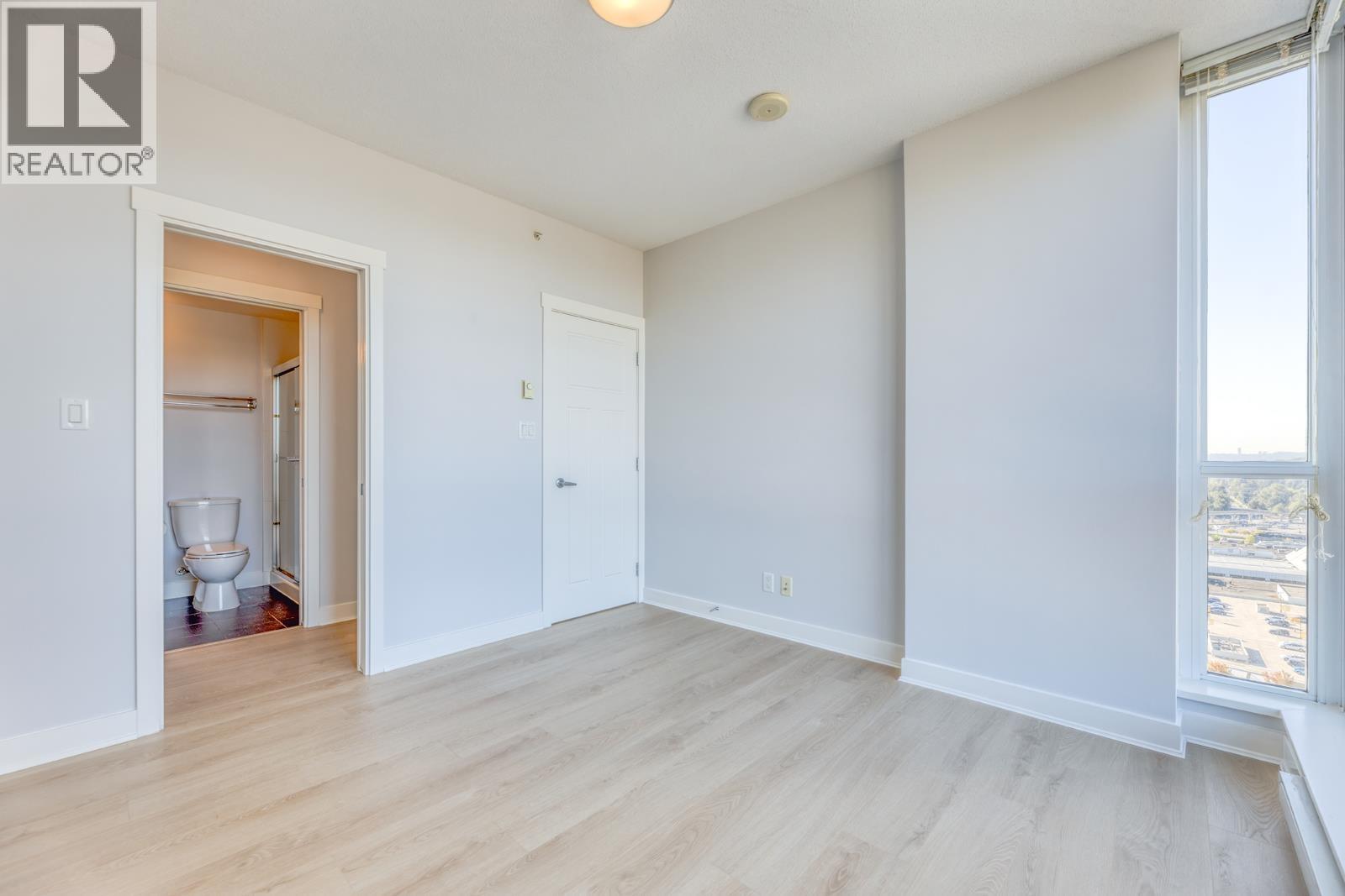 2501 2968 Glen Drive Property Photo 9
