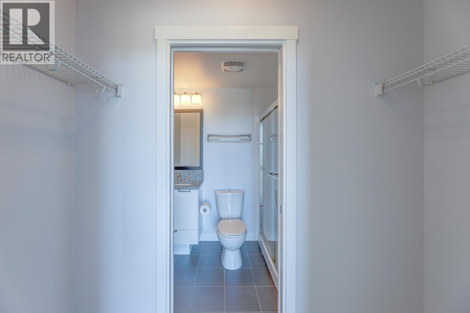 2501 2968 Glen Drive Property Photo 10