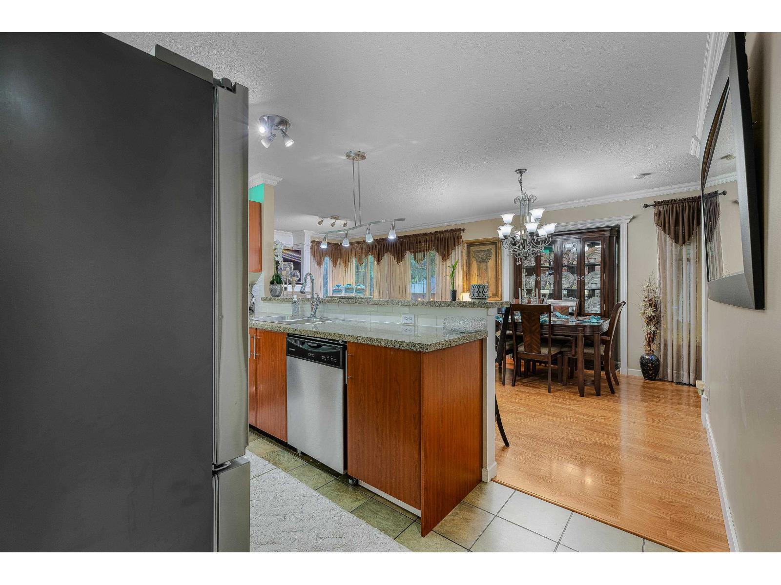 44 6110 138th Street Property Photo 10