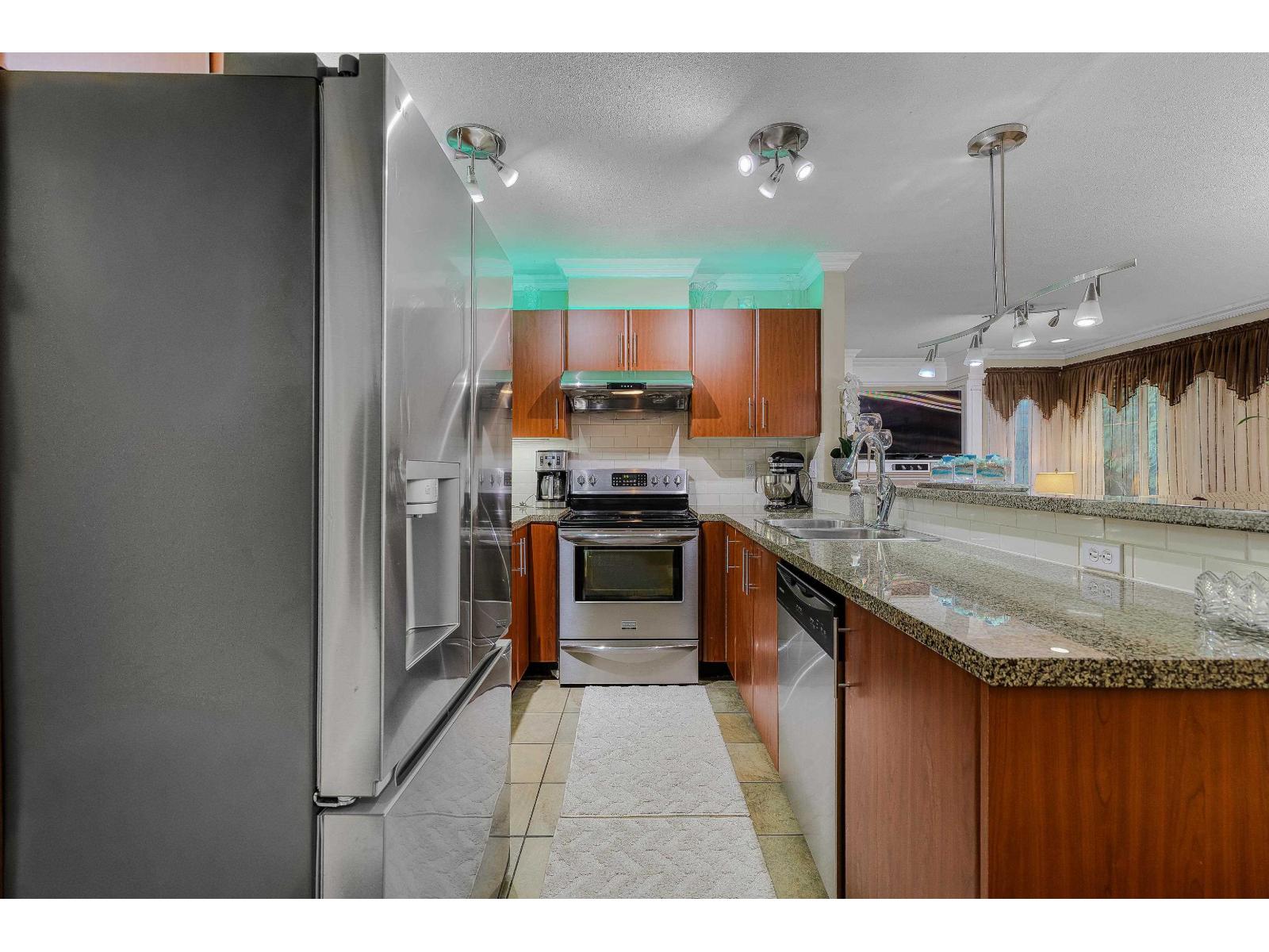 44 6110 138th Street Property Photo 11
