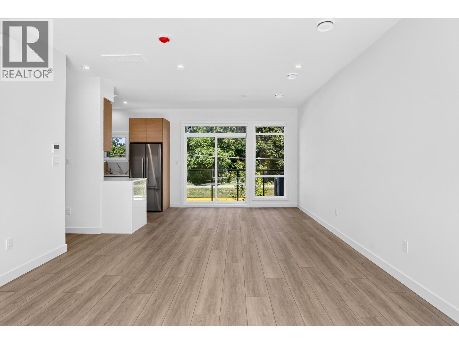 46 4337 Boundary Road Property Photo 2