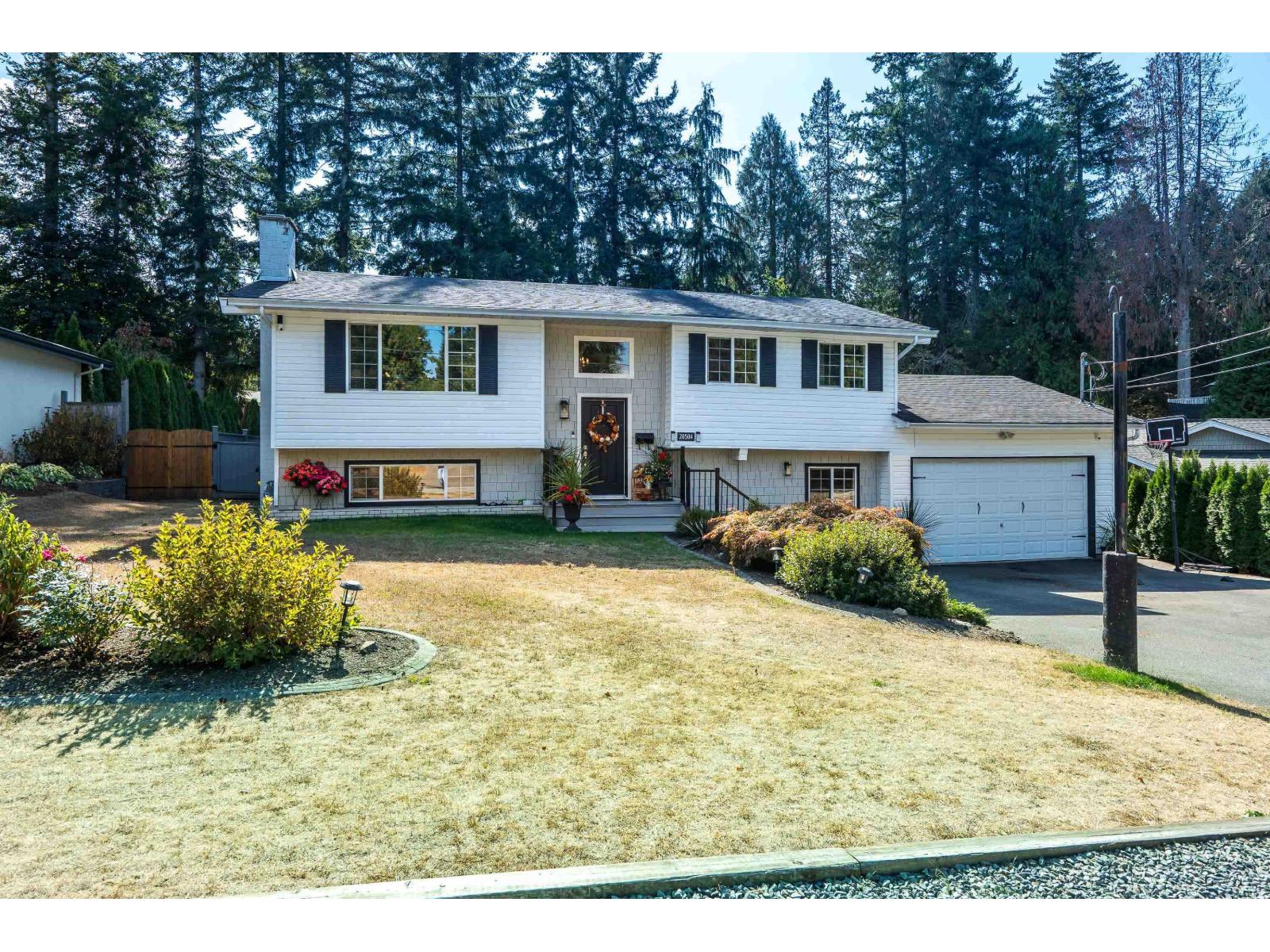 20504 43 Avenue Property Photo 1