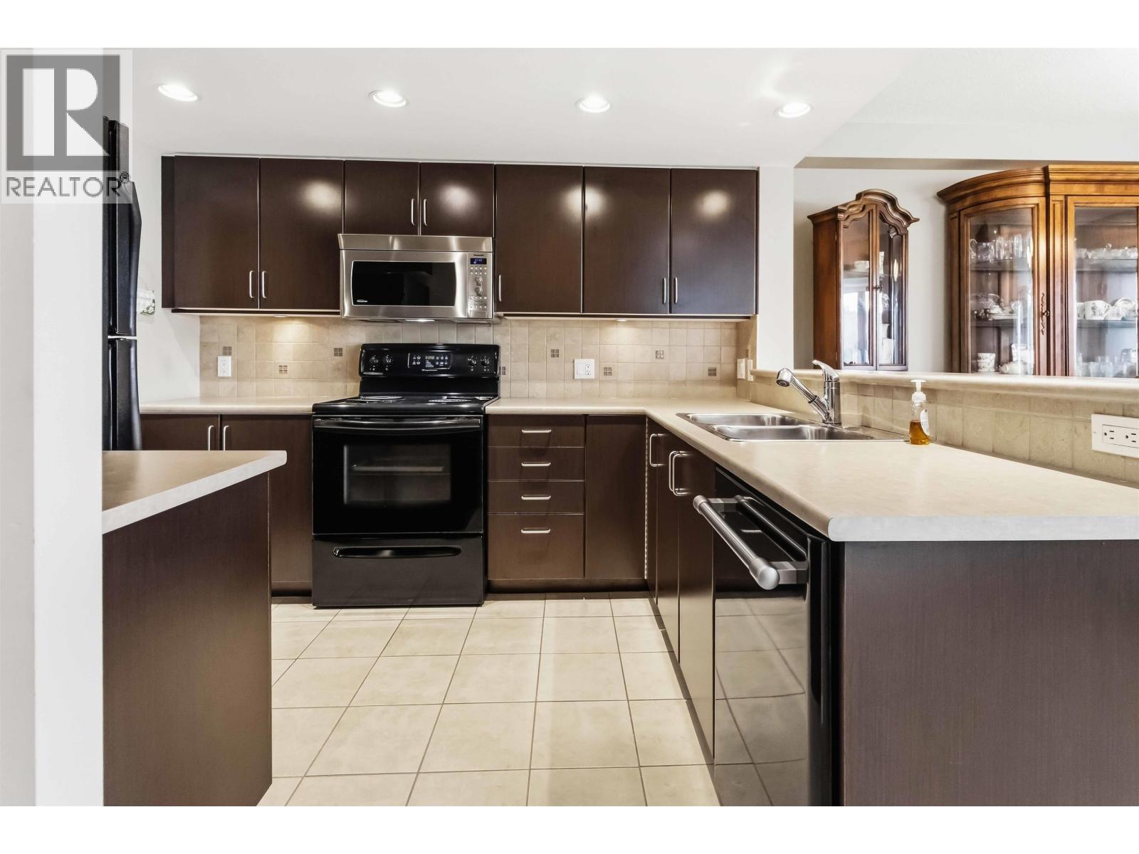 1006 295 Guildford Way Property Photo 5