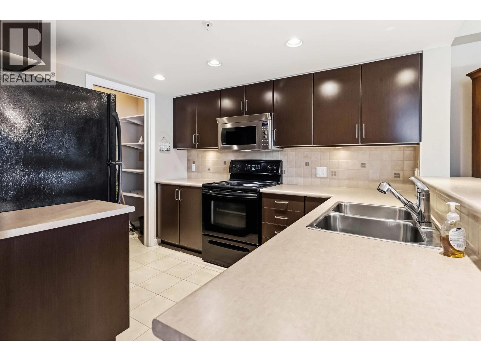 1006 295 Guildford Way Property Photo 6