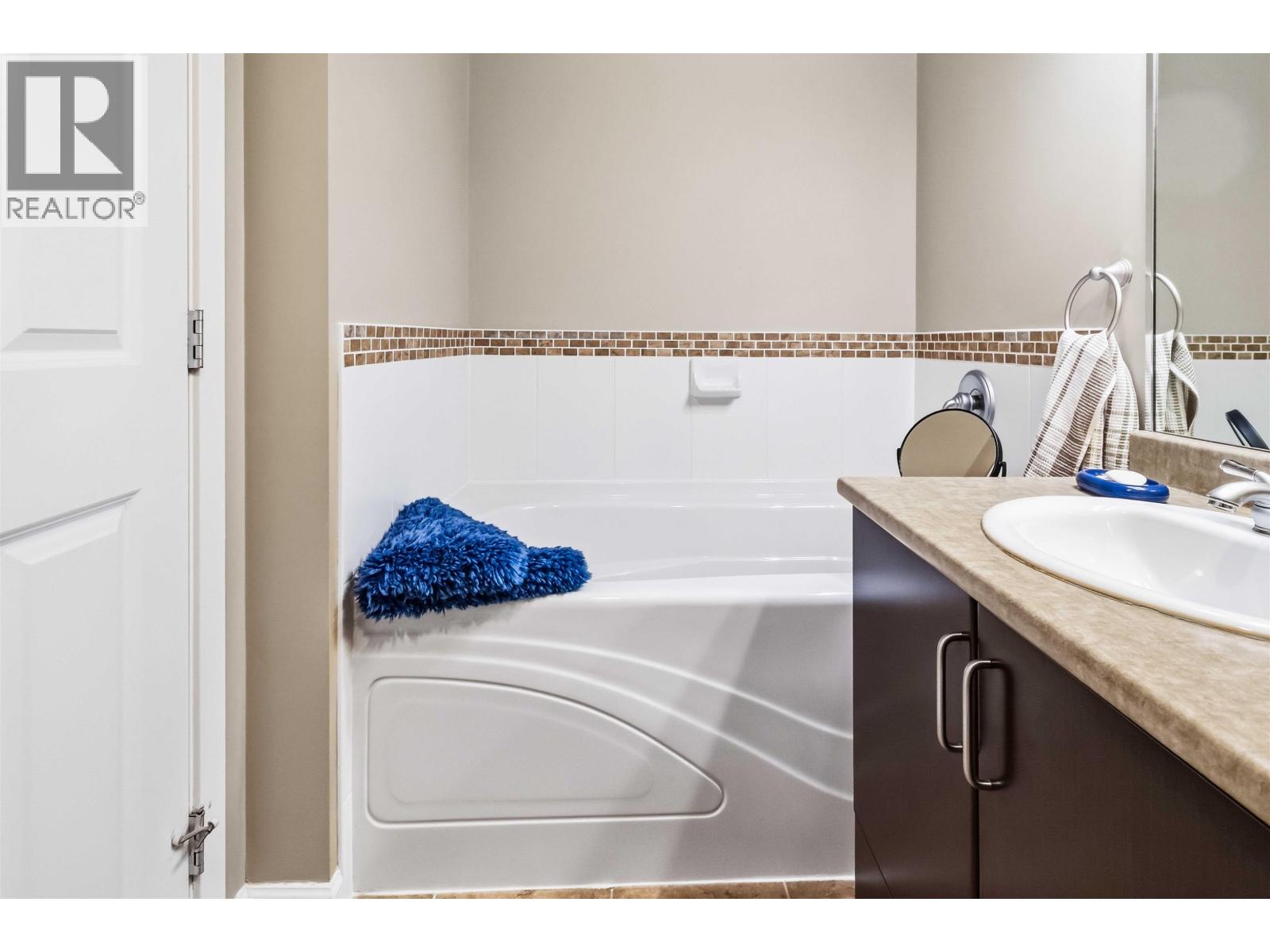 1006 295 Guildford Way Property Photo 13