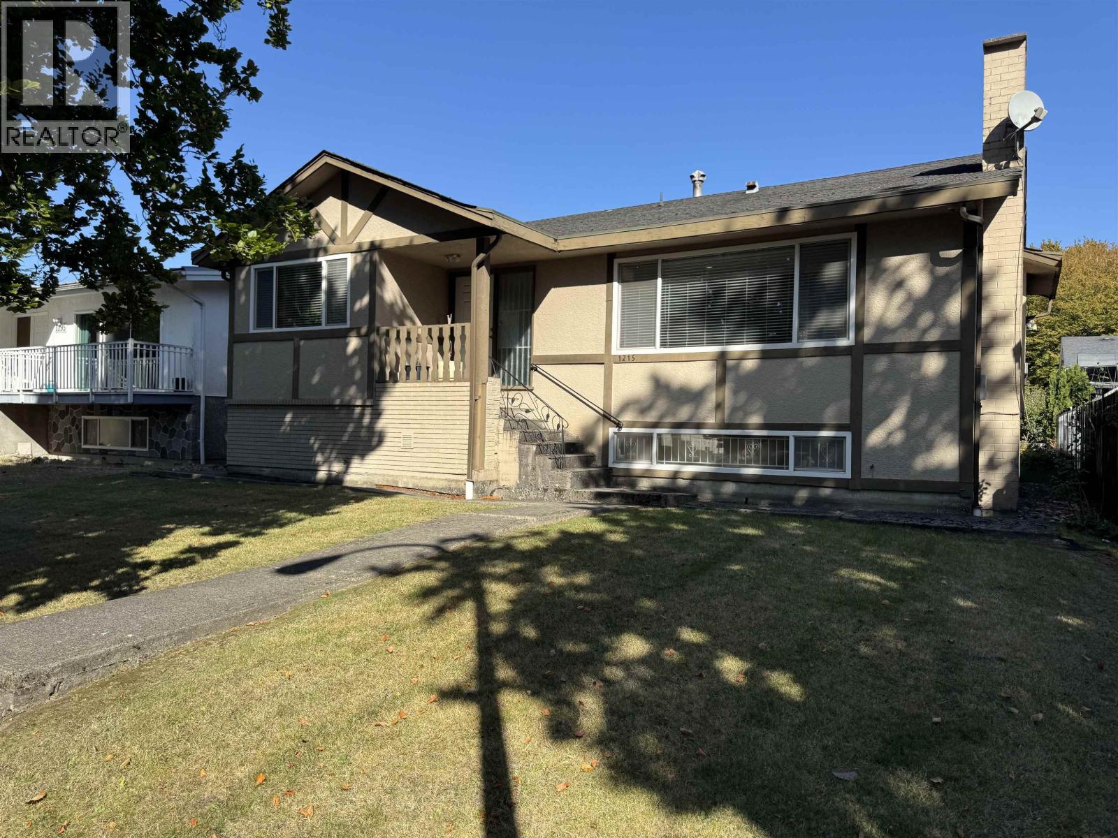 1215 E 48th Avenue Property Photo 5