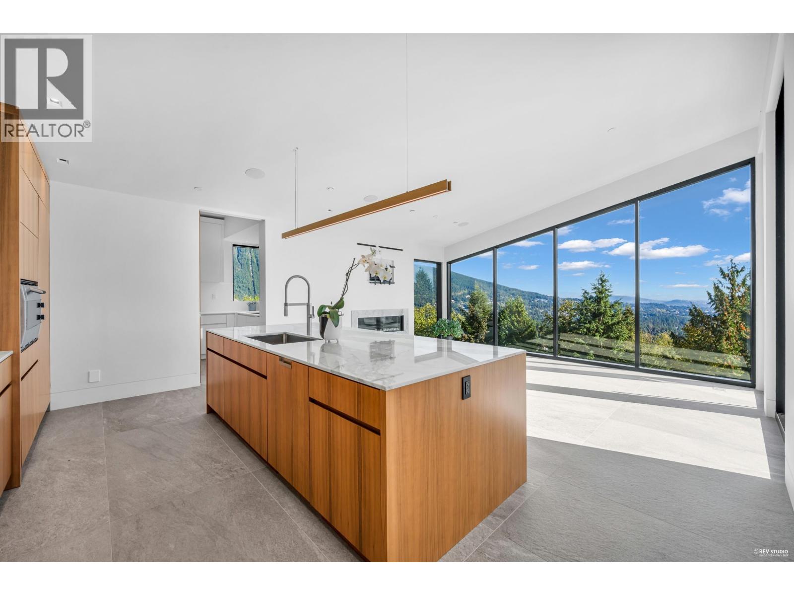 535 Craigmohr Drive Property Photo 13