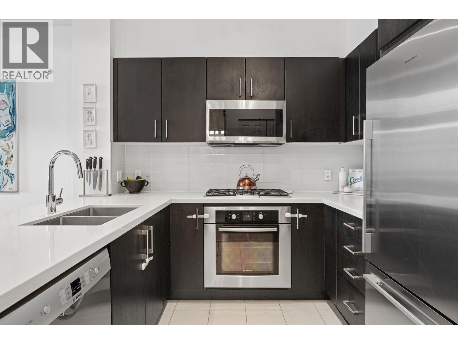 412 3163 Riverwalk Avenue Property Photo 12