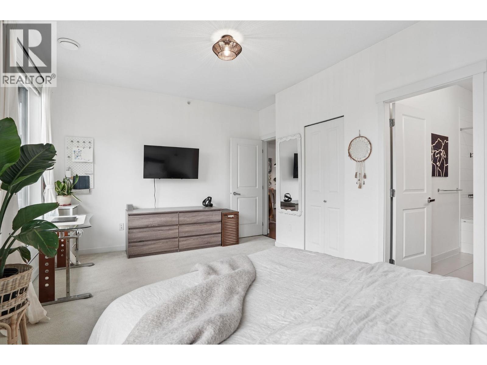 412 3163 Riverwalk Avenue Property Photo 16