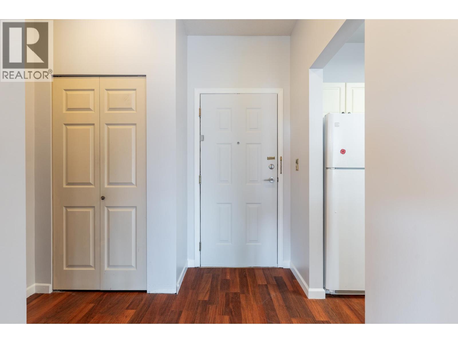 311 4738 53 Street Property Photo 3