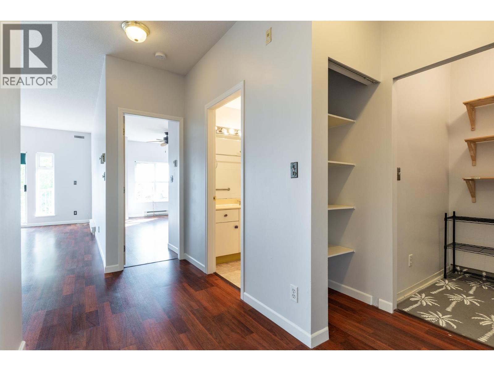 311 4738 53 Street Property Photo 6